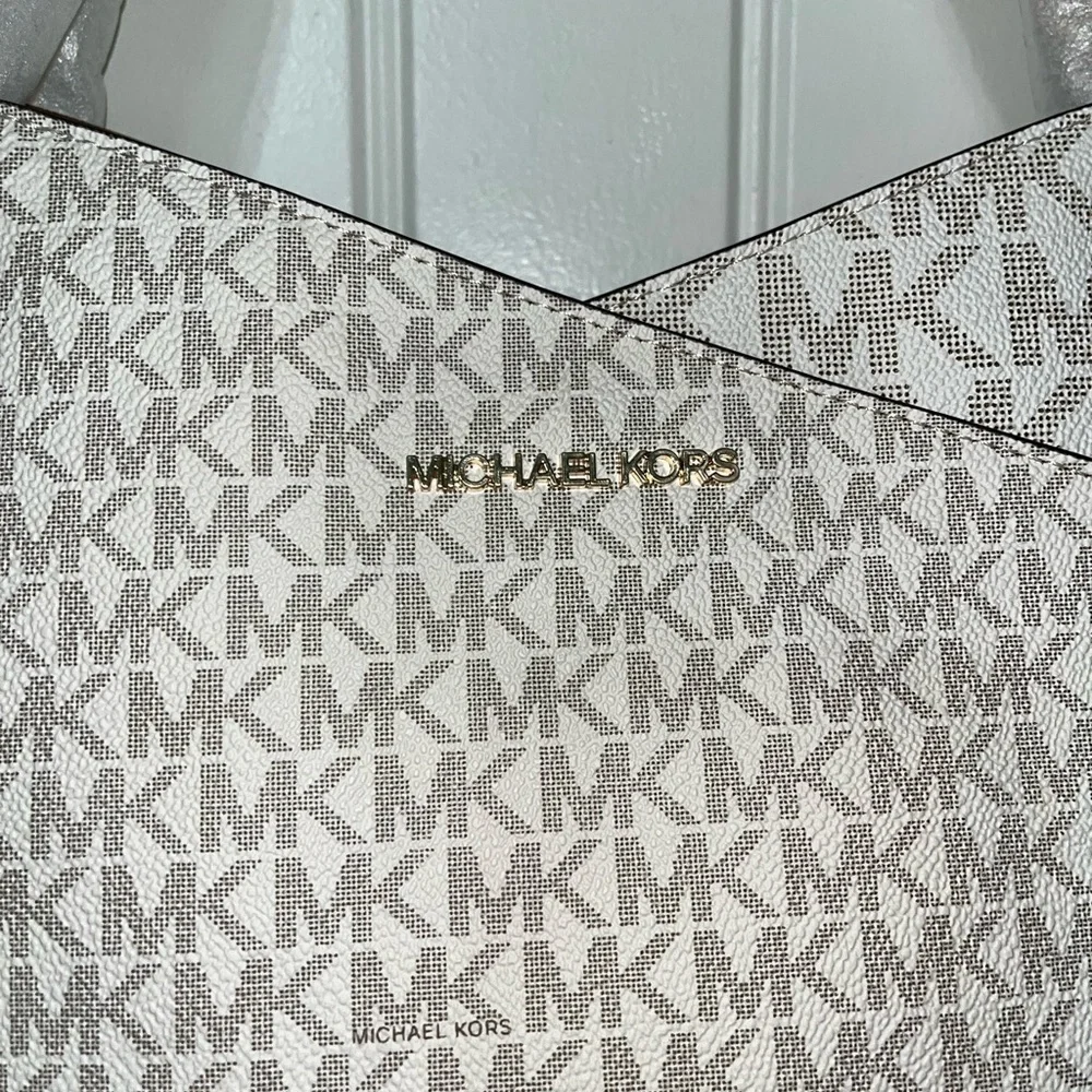 NWOT MK Jet Set Travel Large Chain Shoulder Tote Vanilla MK Signature Logo - Picture 2 of 16